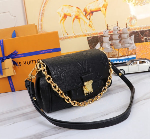 ルイヴィトンバッグ背面デザイン